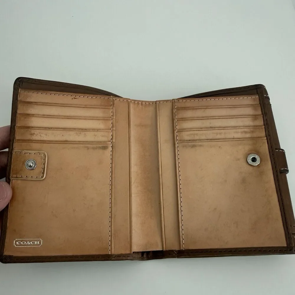 Coach Soho Saddle Leather Wallet Y2K Vintage Snap Buckle w/ Card & Coin Pockets